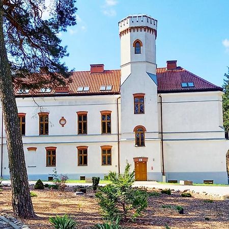 Отель Dobry Zakatek Dom Rekolekcyjny Констанцин-Езёрна Экстерьер фото